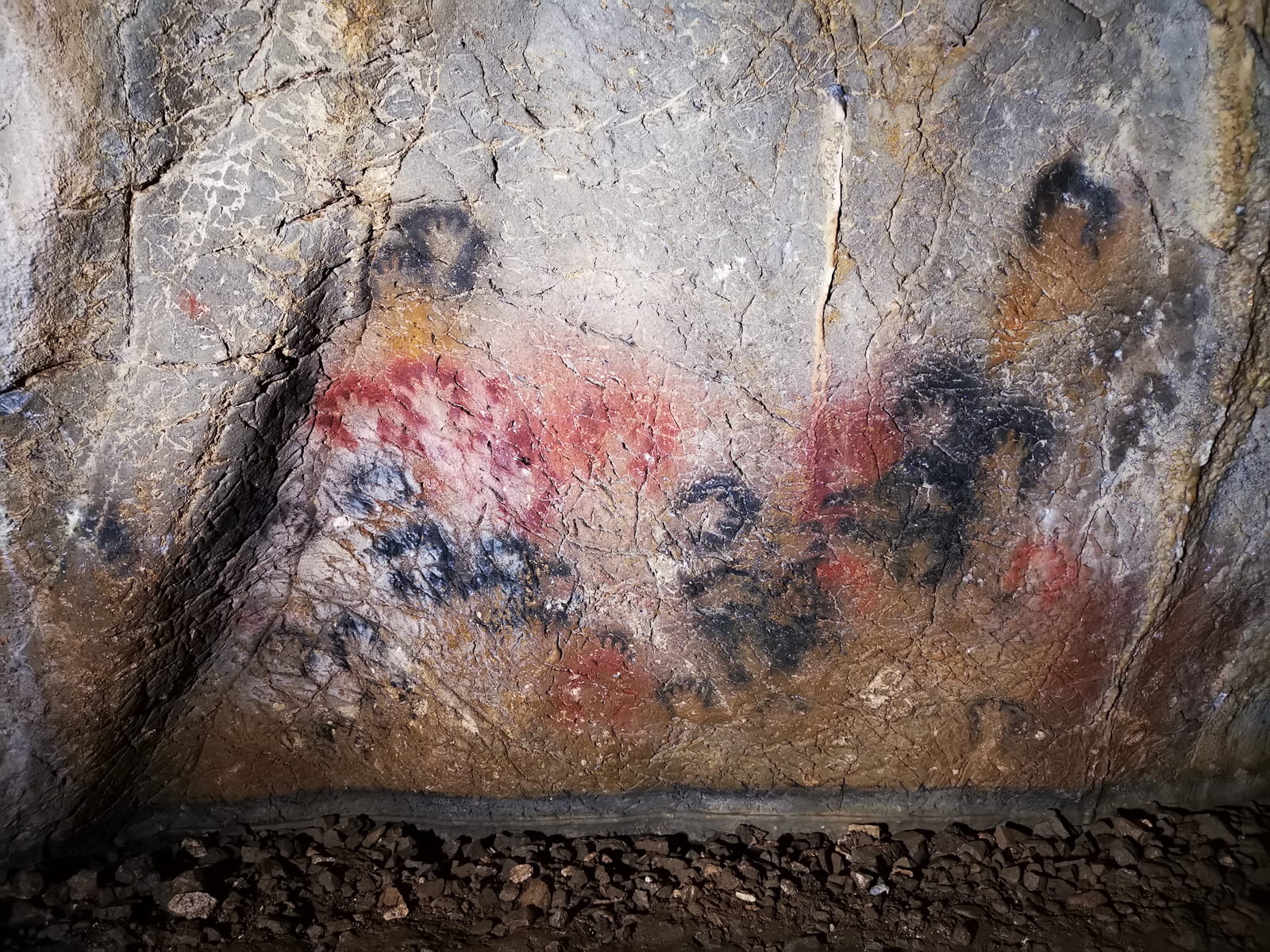 Mains négatives - salle d'entrée de Gargas I